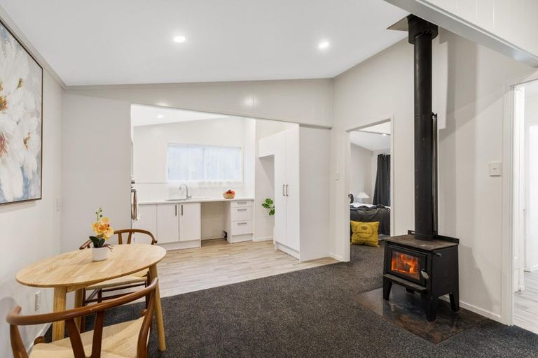 Photo of property in 15 Vina Place, Massey, Auckland, 0614