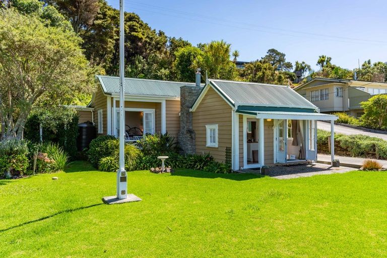 Photo of property in 32 Komiti Road, Tinopai, 0593