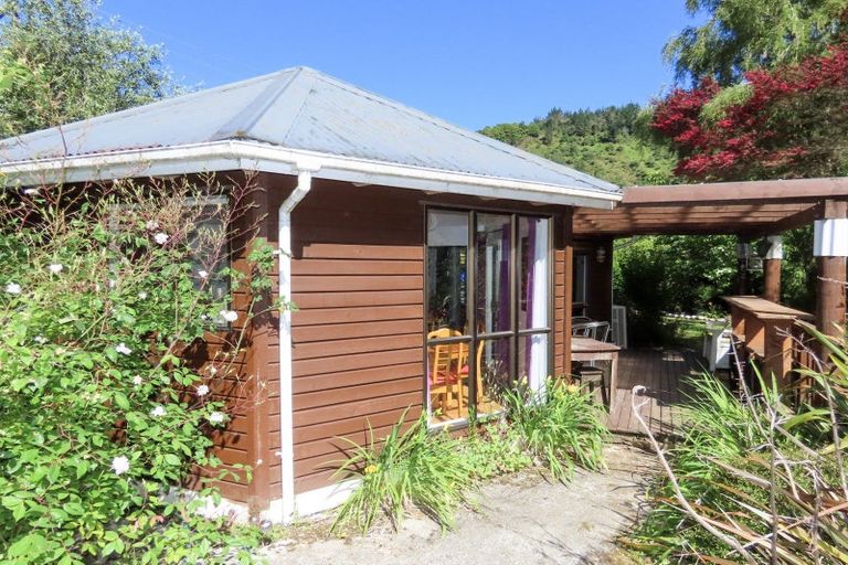 Photo of property in 37 Franklyn Street, Blacks Point, Reefton, 7830