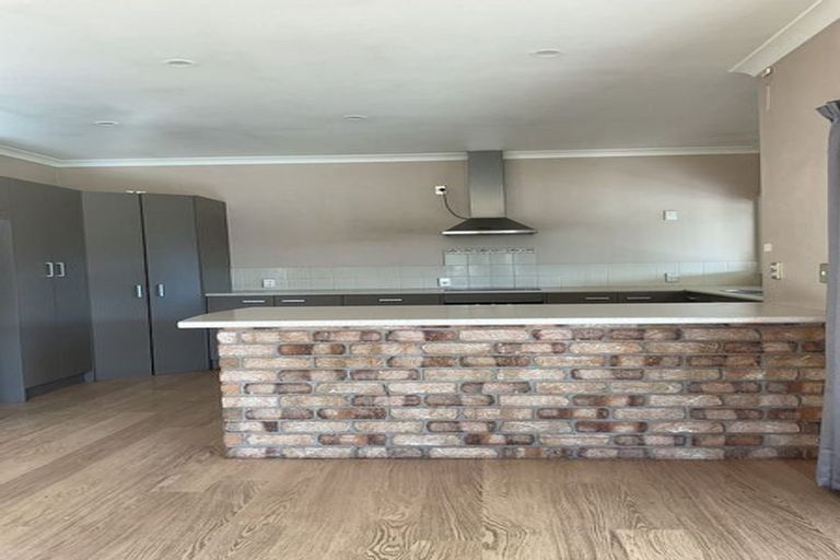 Photo of property in 305 Paparata Road, Bombay, 2675