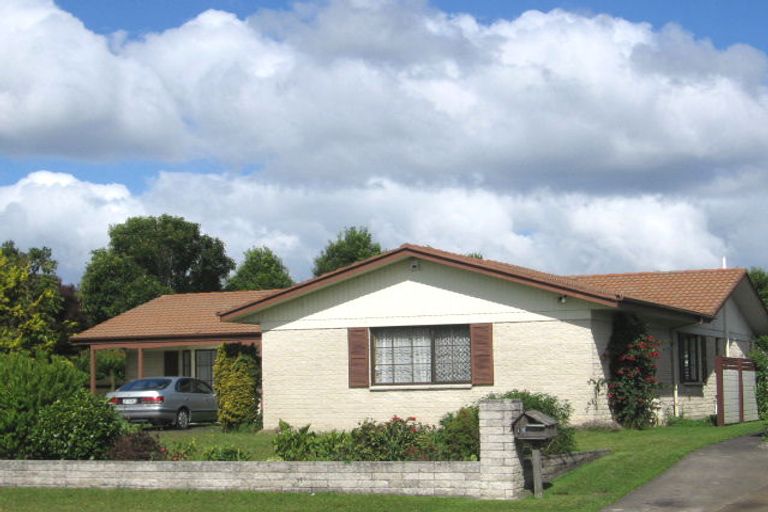 Photo of property in 19 Frank Evans Place, Henderson, Auckland, 0610