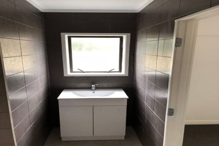 Photo of property in 12 Miller Road, Mangere Bridge, Auckland, 2022