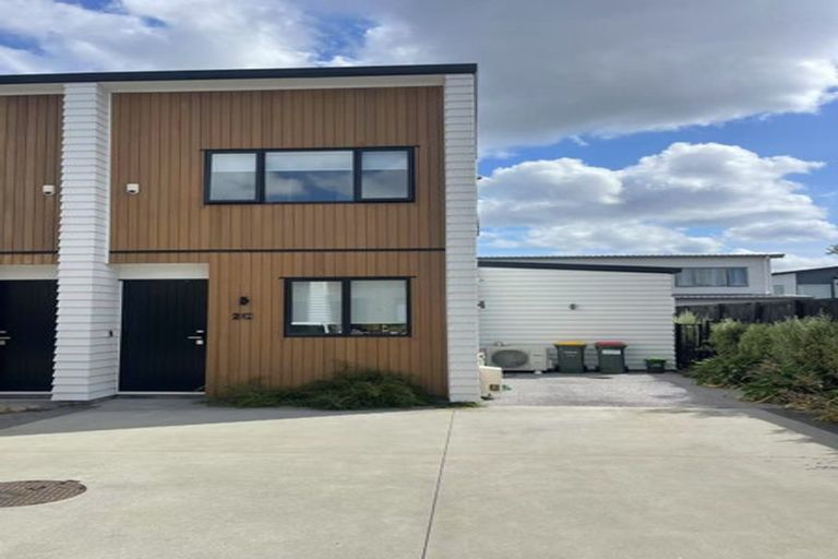 Photo of property in 21b Lumbarda Drive, Kumeu, 0810