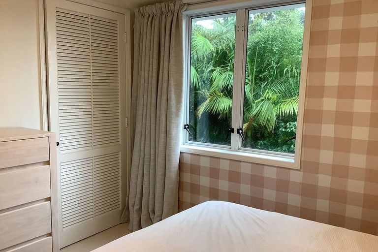 Photo of property in 1/2 Heathcote Road, Castor Bay, Auckland, 0620