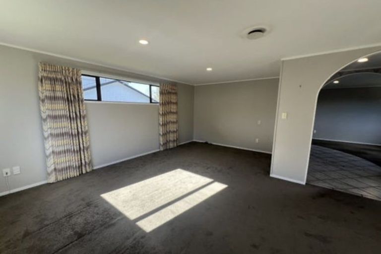 Photo of property in 18 Deodar Place, Totara Heights, Auckland, 2105