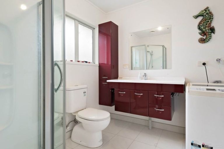 Photo of property in 66a Parrs Cross Road, Henderson, Auckland, 0612