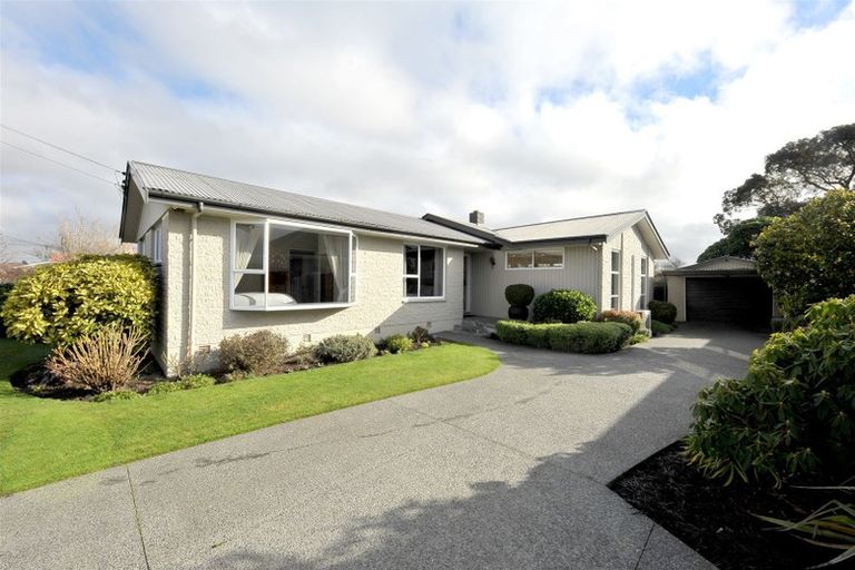 Photo of property in 5 Bendale Place, Avonhead, Christchurch, 8042