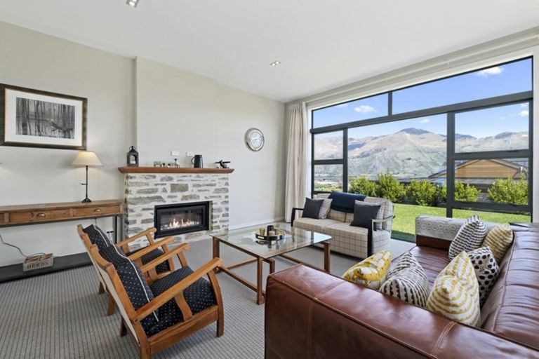Photo of property in 11 Urquhart Place, Wanaka, 9305