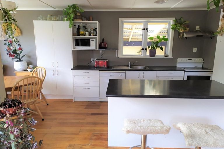 Photo of property in 5 Kendal Place, Merrilands, New Plymouth, 4312