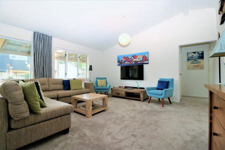 Photo of property in 43 Kon Tiki Road, Whiritoa, Whangamata, 3691