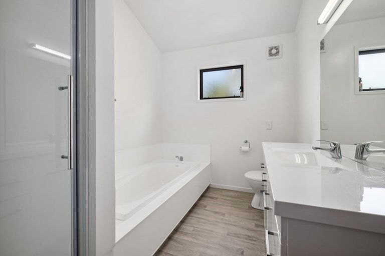 Photo of property in 2/11 Kereru Street, Two Mile Bay, Taupo, 3330