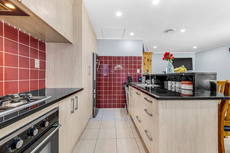 Photo of property in 2/55 Ennis Avenue, Pakuranga Heights, Auckland, 2010