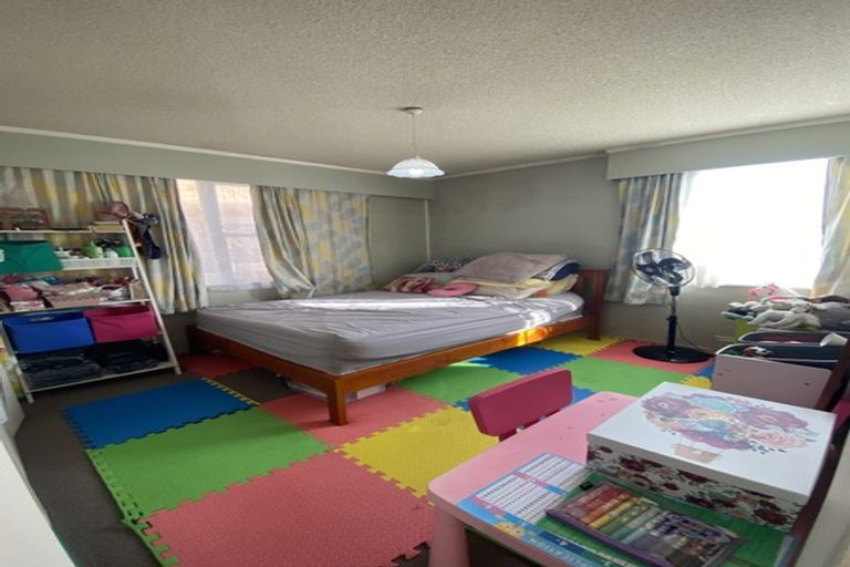 Photo of property in 15a Cheryl Place, Hillcrest, Auckland, 0627