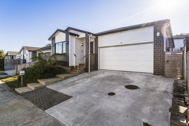 Photo of property in 33 Farranfore Road, Opaheke, Papakura, 2113