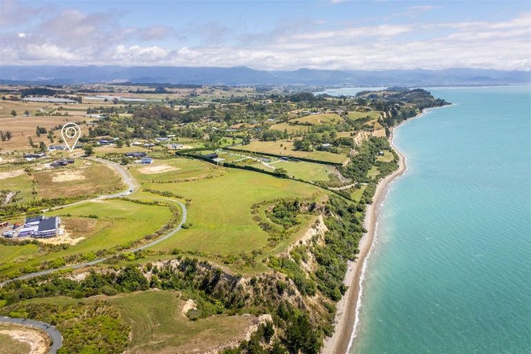 Photo of property in 17 Deck Road, Tasman, 7173