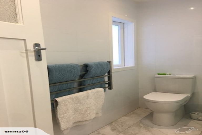 Photo of property in 63a Kiwi Esplanade, Mangere Bridge, Auckland, 2022