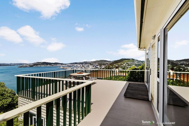 Photo of property in 138 Nicholson Road, Khandallah, Wellington, 6035