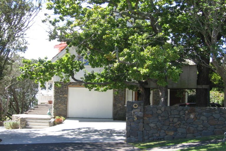Photo of property in 5 Rae Road, Campbells Bay, Auckland, 0620