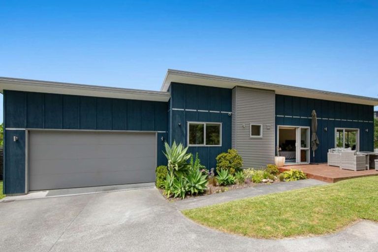 Photo of property in 15 Wharuka Glade, Mangawhai, 0505