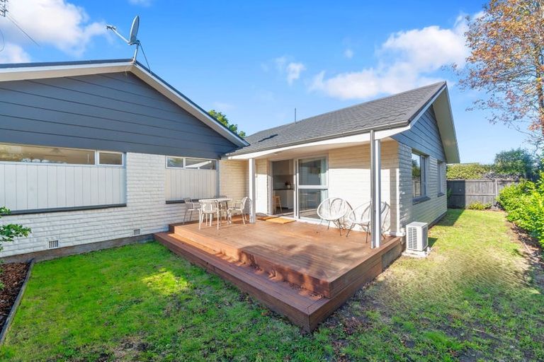 Photo of property in 2/9 Somme Street, St Albans, Christchurch, 8014