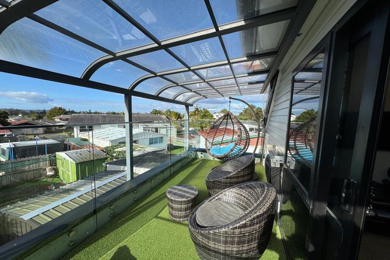Photo of property in 14a Pipitea Place, Massey, Auckland, 0614