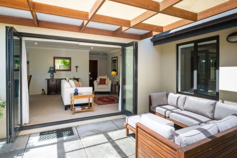 Photo of property in 2/11 Te Aute Road, Havelock North, 4130