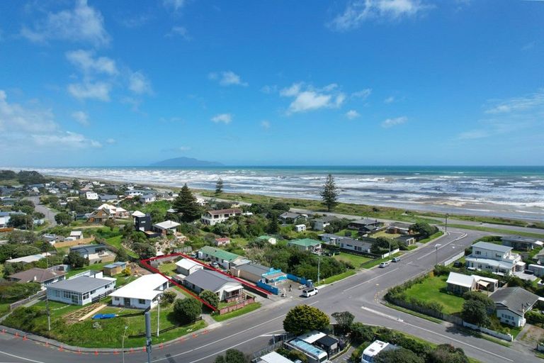Photo of property in 15 Tasman Road, Otaki Beach, Otaki, 5512