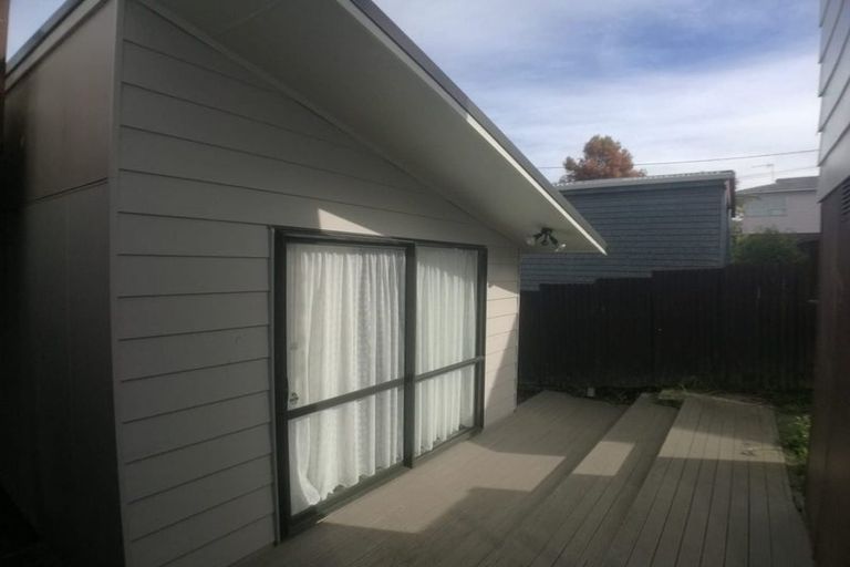 Photo of property in 53 Triangle Road, Massey, Auckland, 0614