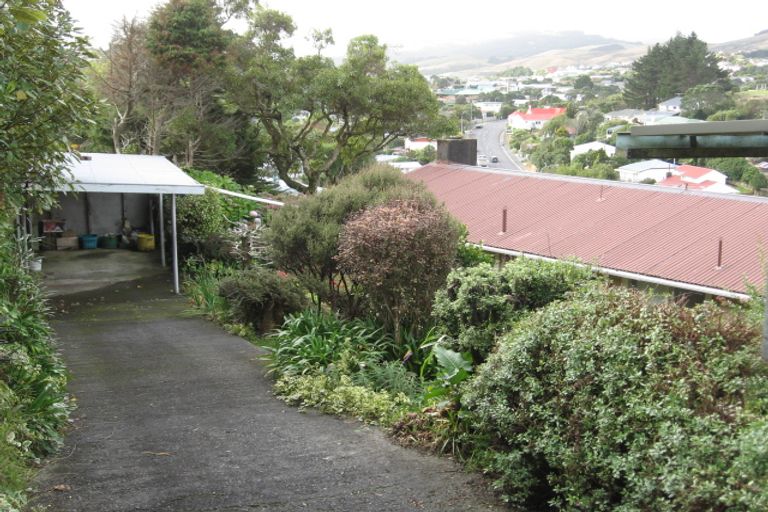 Photo of property in 127 Ruskin Road, Newlands, Wellington, 6037