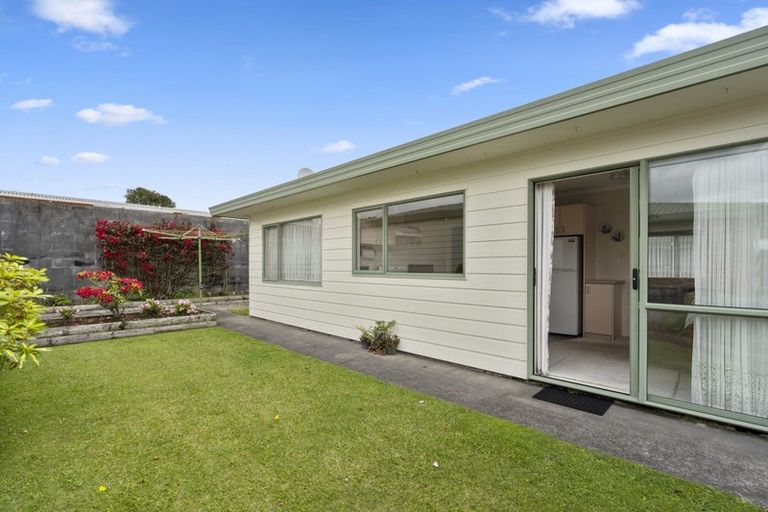 Photo of property in 2/219 Mangorei Road, Merrilands, New Plymouth, 4312