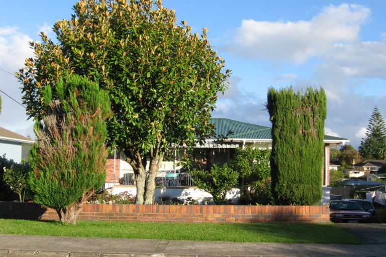 Photo of property in 4 Sylvan Crescent, Te Atatu South, Auckland, 0610