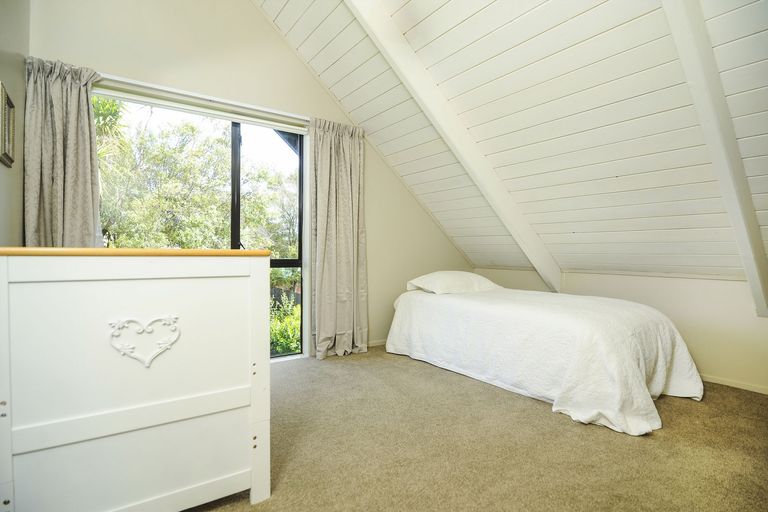 Photo of property in 1/217 Portage Road, Green Bay, Auckland, 0604