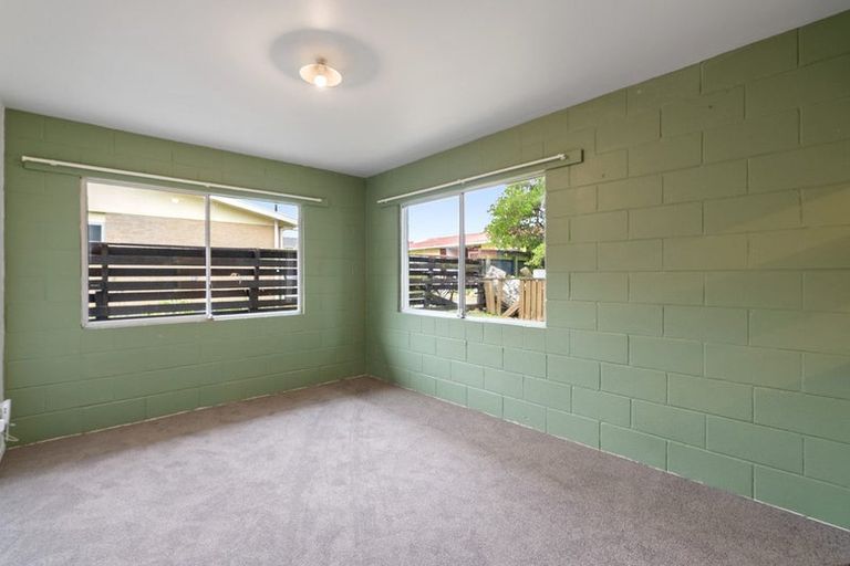 Photo of property in 175a Queens Drive, Lyall Bay, Wellington, 6022