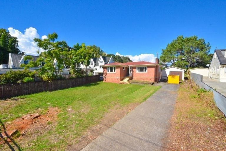 Photo of property in 43 Beaubank Road, Kelston, Auckland, 0602