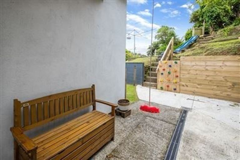 Photo of property in 19 Black Rock Road, Newlands, Wellington, 6037