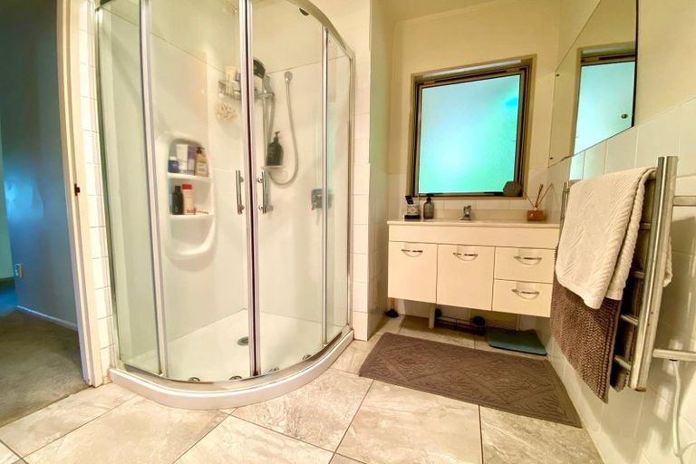 Photo of property in 16 Jackson Place, Pukekohe, 2120