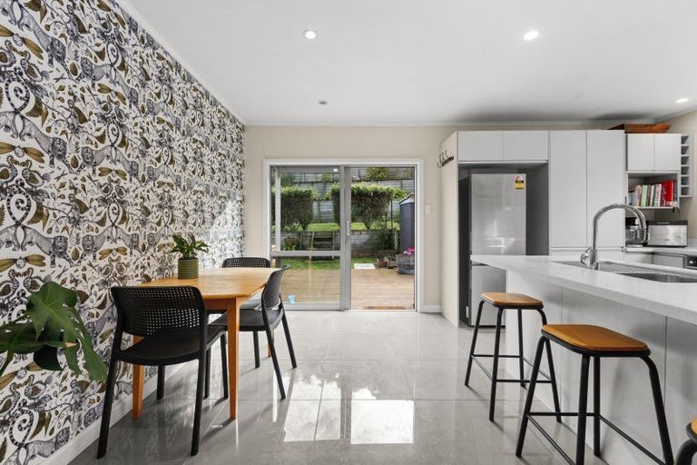 Photo of property in 2 Main Street, Hospital Hill, Napier, 4110