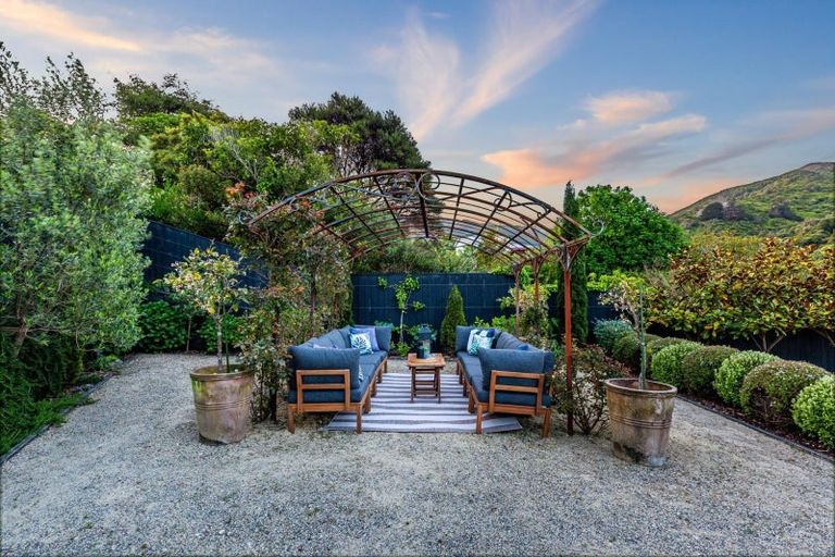 Photo of property in 23 Silverstream Road, Crofton Downs, Wellington, 6035