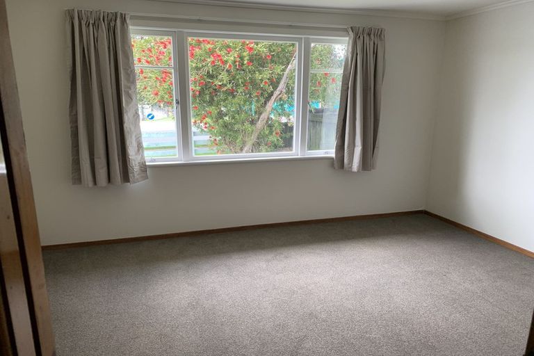 Photo of property in 18 Sabulite Road, Kelston, Auckland, 0602