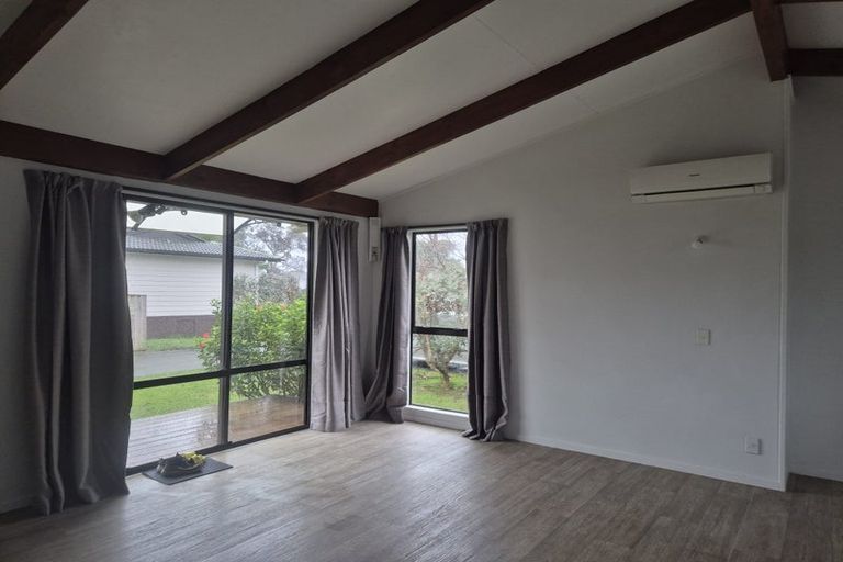 Photo of property in 1/26 Compass Place, Te Atatu Peninsula, Auckland, 0610