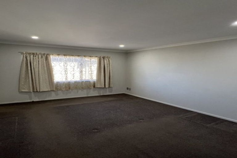 Photo of property in 15a York Road, Papatoetoe, Auckland, 2104