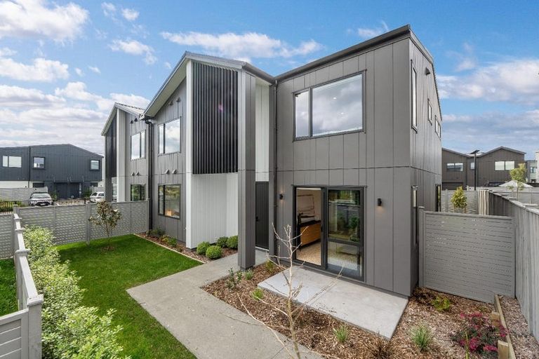 Photo of property in 4 Park Green Avenue, Rosehill, Papakura, 2113