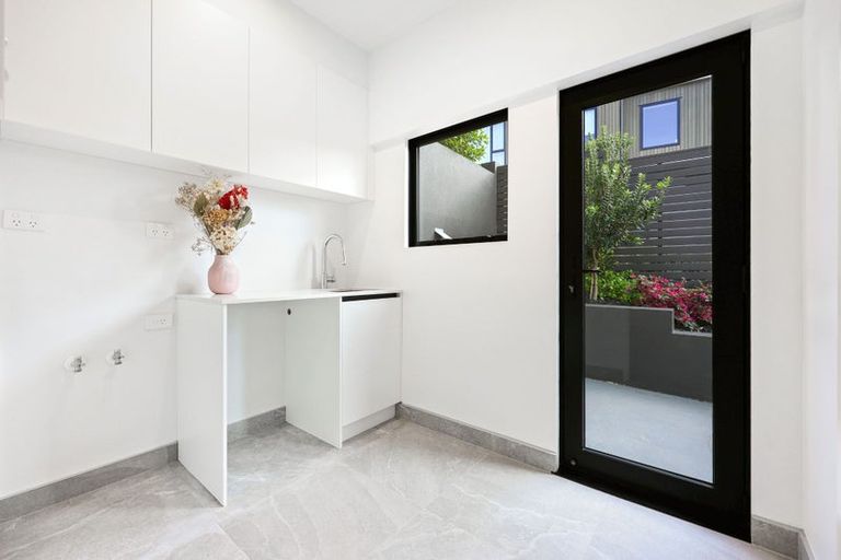 Photo of property in 114 Bramley Drive, Farm Cove, Auckland, 2012