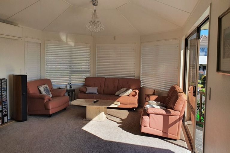 Photo of property in 17 Ferntree Terrace, West Harbour, Auckland, 0618