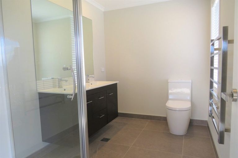 Photo of property in 21 Wai Place, One Tree Point, 0118