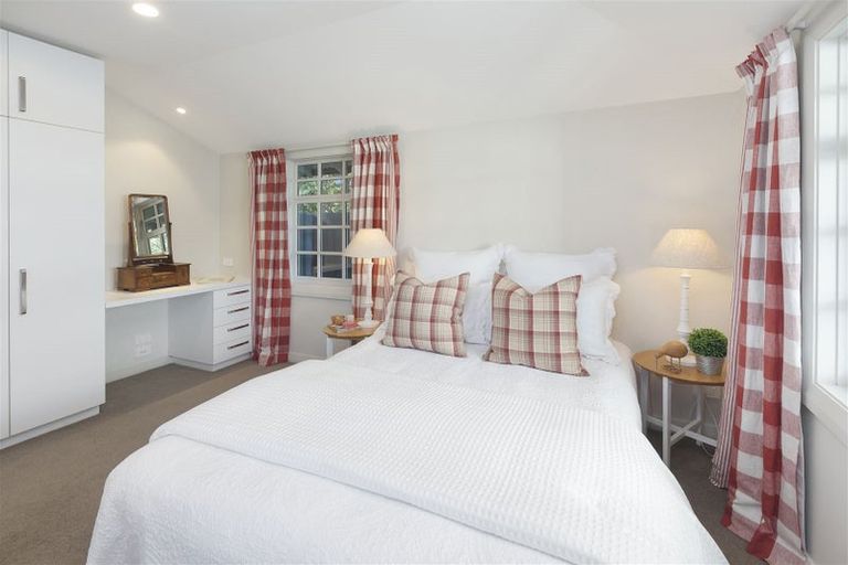 Photo of property in 180 Fendalton Road, Fendalton, Christchurch, 8052