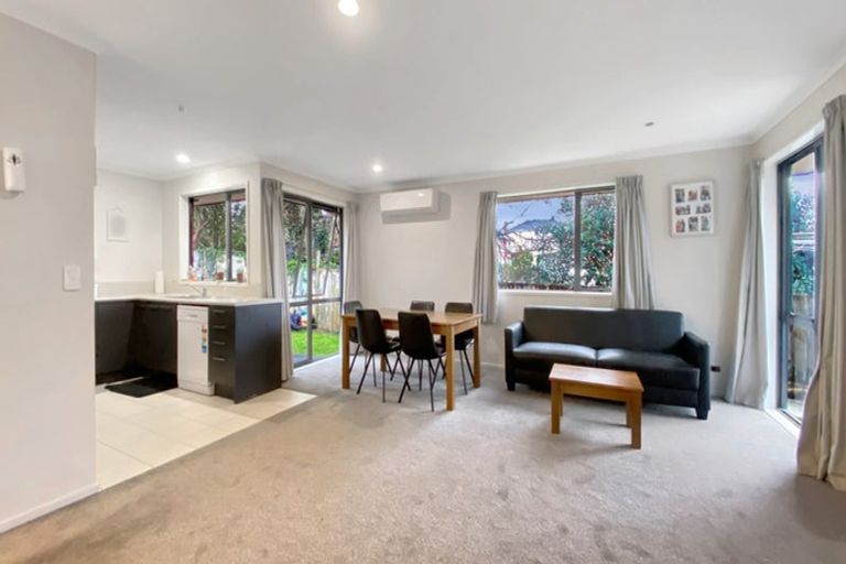 Photo of property in 36a Divich Avenue, Te Atatu South, Auckland, 0610