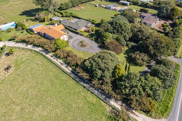 Photo of property in 1 Weraroa Road, Waverley, 4510