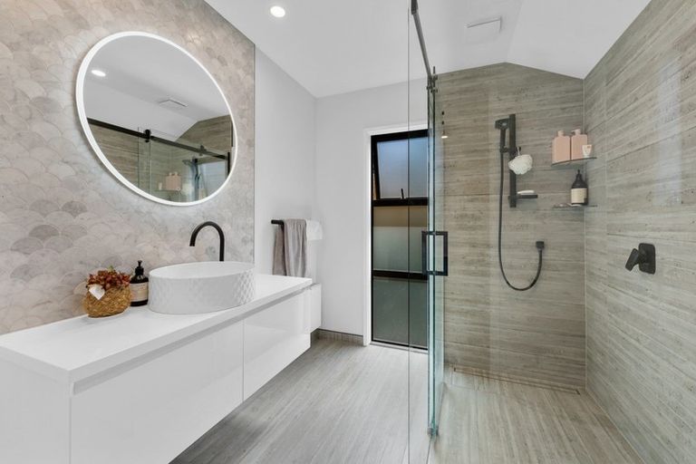 Photo of property in 18 Kotare Drive, Waiwhakaiho, New Plymouth, 4312