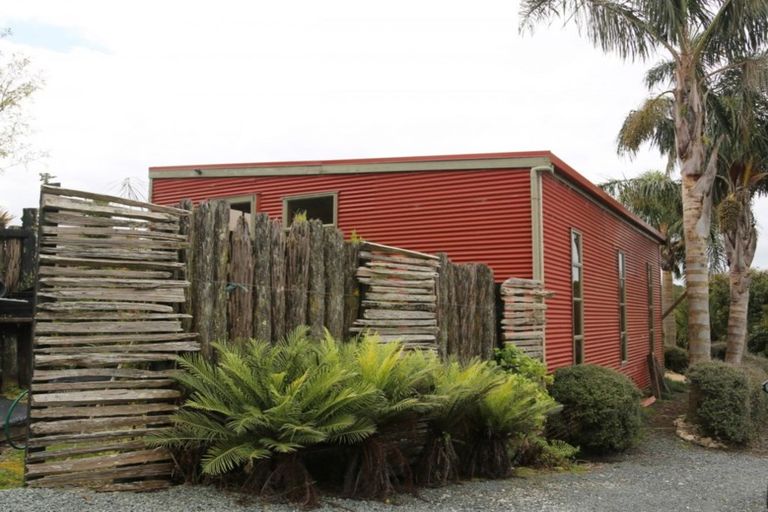 Photo of property in 601 Waihue Road, Parore, Dargaville, 0372